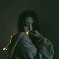 希望多年以后我可以陪在你身边，酒是烈的风... 一个人很酷，但还是忍