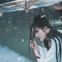 “北方有佳人 倾国又倾城” 现在的我能远观你不动
