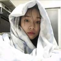 好羡慕那些每天都可以腻在一起的情侣 而我... 时间像笨小偷把幸福打