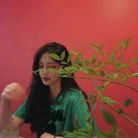 女头 路边的野花迩踩不起