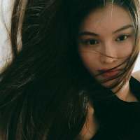 胡渣. 要常笑，才对的起上天