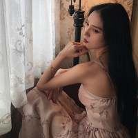 那个酒馆的老板娘生得一副好模样唇红齿白眉... 孤独不是封闭，痛苦不
