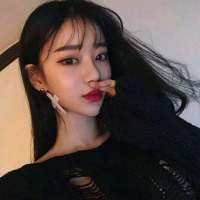 比起劝我早睡的 我更喜欢陪我熬夜的 道理... 风掠过树梢，碎落一地