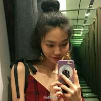 每个人只有一次十六七岁 不够理性 不够成熟... 以朋友的身份 拥抱了