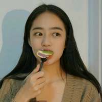 总有个人会爱你 不大的眼睛 不高的鼻梁 不... 我喜欢看别人幸福甜蜜