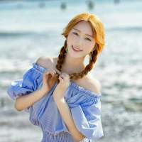美少女情怀 别以为钻进人群你就不