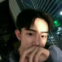 才十多岁的年龄 又哪来的那么多悲情  ... 要披金戴银，要万众瞩