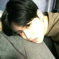 帅得好累，趴会儿。 手机里放的歌代表的痛