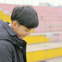 拿图给花。 What kind