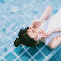 弃恶:“我觉得自己像个精神分裂者像个怪... 眼不见，心不念。 I