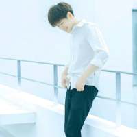 【清新男生头像】白衬衣的你还是那么好看。 摇下过度坚强，透彻才