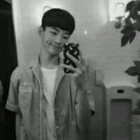 只是依旧静默，流离在