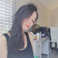 常常一个人空想也会红了眼 我看着她满声哽咽的样
