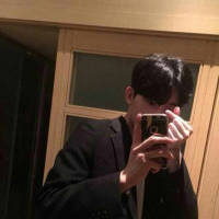 以前不会回头 以后不会将就。 有些人想见，坐飞机就