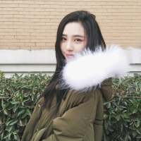 她总是回忆，她总是怀
