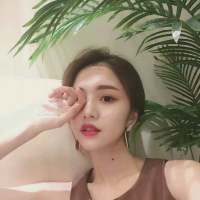 少女:暑假快乐嘞 玩累了吧，该散了吧。