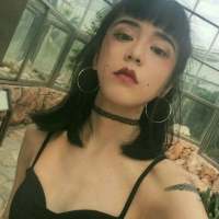 很久没有见面的人 除了没有机会 就是没有勇... 身处人海也觉得孤独，