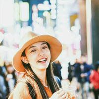 “深交与否随你意。”  ??... 如果伤痕能用创口贴弥