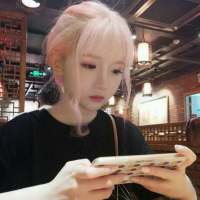 世界好宽 让孤单变得好满 我要赚很多的钱，去买