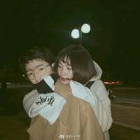 想把你藏在我的梦里 天亮也带不走你 前一秒钟我们是幸福的
