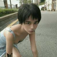 他知道风从哪个方向来 那个男孩，我陪他成熟
