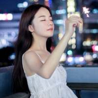那个酒馆的老板娘生得一副好模样唇红齿白眉... 孤独不是封闭，痛苦不