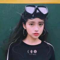 女头 当白日高挂在树梢上，