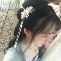你陪她聊天 却忘了 我也寂寞你送她回家 却... 看不清的是你对爱的冷