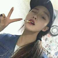 我喜欢下雨，因为哭的时候不容易被发现. 自从你离开后寂寞住在