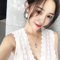 放弃一个错的人终究是件好事 甜蜜爱情签名：她拿着
