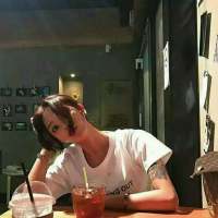 或许.以后牵着我的手的人会没有你帅气.没... 闯入我生活的人是你，