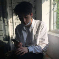 与其在羡慕别人，倒不如肯定自己。 承诺不过是用来缓解尴