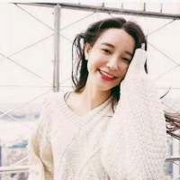 干净得像风。 你眼里可以容下世界，