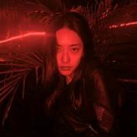 喜欢和爱 好比是想吃和去买. 难道要给你们花才会幸