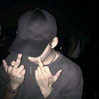 什么使你难过 感情还是生活 本来单纯的友谊就是被