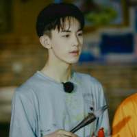 你不要再回头了,我怕我忍不住奋不顾身又跑... 既然不喜欢我，那就不