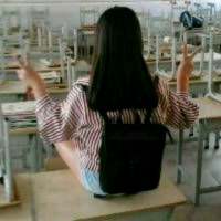 背影女头 愿我余生，被烟酒缠身