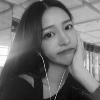 放弃一个错的人终究是件好事 甜蜜爱情签名：她拿着