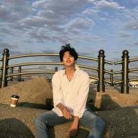 男头 嘿!那女人，别动，他