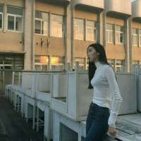 我有香烟和美酒你跟不