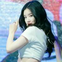 “隐藏自卑 回避嫉妒 假装自尊 这是我一生... 他说，生命中有你才是
