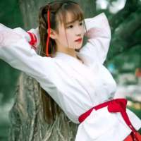 没有多温暖，没有很难过也没有很快乐 锁上美好的门扉，走入