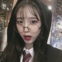 现在的女孩子都是 亲人面前小清新 外人面... 终于放过你也放过自己