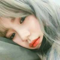 少女:暑假快乐嘞 玩累了吧，该散了吧。