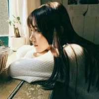 “总有个人会爱你不大的眼睛 不高的鼻梁 ... 无论你多么坚强我永远