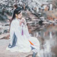 古风图 是呀！她装的楚楚可怜
