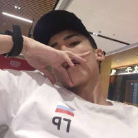 跟你讲个故事故事很长我总结了四个字... 我要拼命的笑，笑到灵