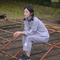 其实女孩子在这个世界上不论选择哪条路都是... 悲伤逆流成河，我为谁