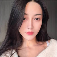人如天上明月，是不可拥有。 有些人想见，坐飞机就