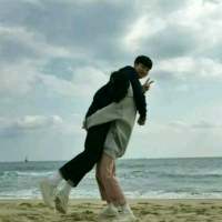 谁也替代不了你。 I